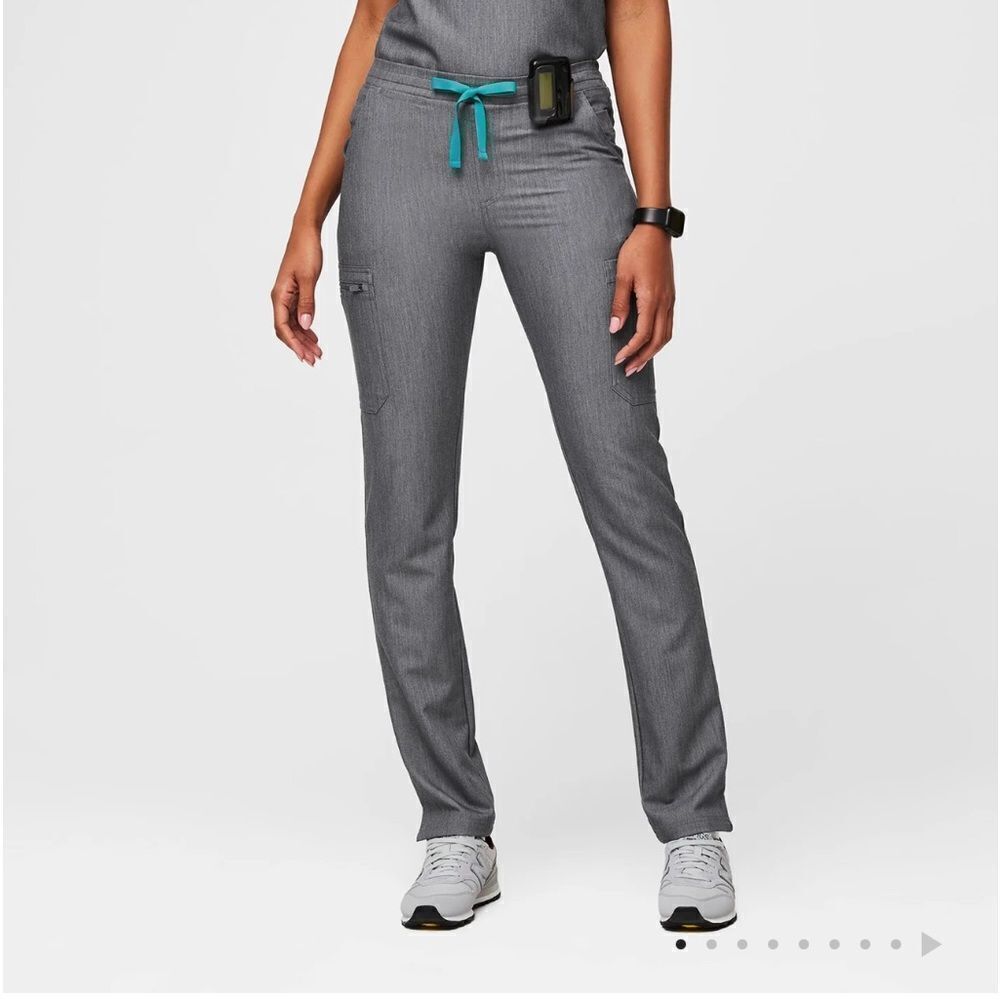 EXCELLENT CONDITION WOMEN’S GRAPHITE YOLA SKINNY SCRUB PANTS SIZE SMALL